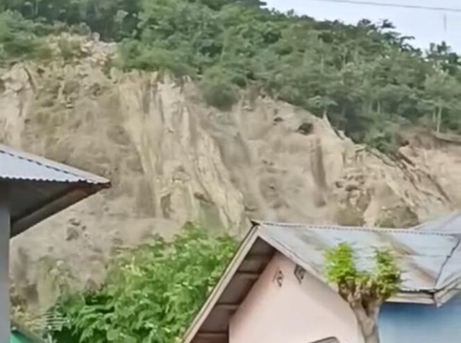 
					Tangkapan layar detik-detik tanah longsor di Desa Loli Saluran Kecamatan Banawa beberapa waktu yang lalu.