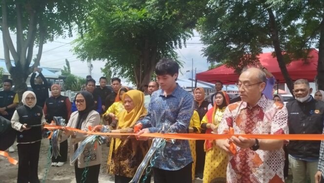 
					Saat Wakil Wali Kota Palu, dr. Reny A. Lamadjido, meresmikan Gudang Peralatan Tanggap Darurat Bencana yang berlokasi di Hunian Tetap (Huntap) 1 Kelurahan Tondo, Kota Palu, Sabtu (01/02/25). FOTO: IMRON