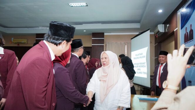 
					Wakil Wali Kota Palu, dr. Reny A. Lamadjido, menghadiri Pelantikan Pengurus dan Rapat Kerja HPMI Wilayah Sulawesi Tengah Periode 2025-2030 pada Rabu (12/02/25). FOTO: JUFRI