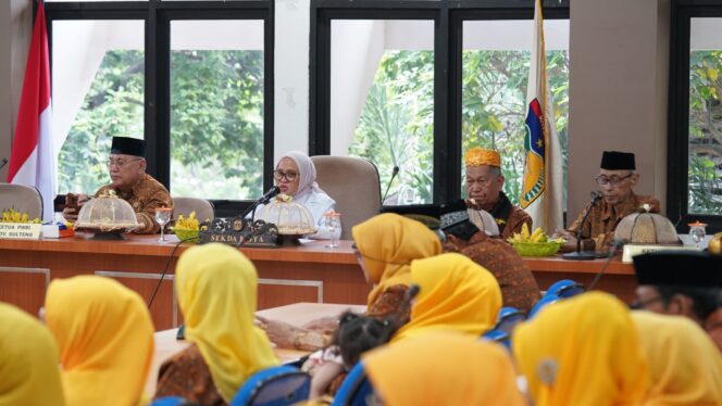 
					Sekretaris Daerah Kota Palu, Irmayanti Pettalolo, bersama Ketua PWRI Provinsi Sulawesi Tengah, Baharuddin HT. FOTO: JUFRI