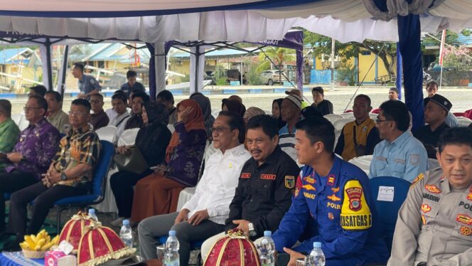 
					Anggota DPRD Provinsi Sulawesi Tengah (Sulteng), Abdul Rahman saat hadir dalam peresmian rehabilitasi dermaga dan tempat pemasaran ikan di Pangkalan Pendaratan Ikan (PPI) Donggala pada Senin (10/02/25). FOTO: istimewa