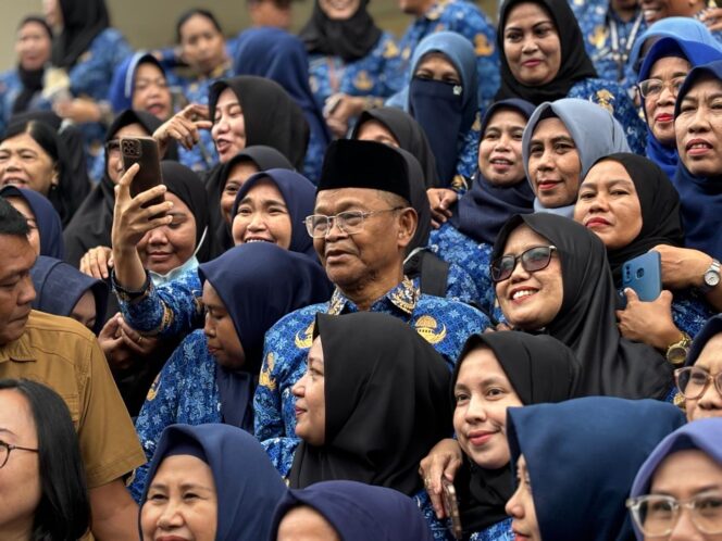 
					Gubernur Sulawesi Tengah, Rusdy Mastura, saat berpamitan berpamitan kepada seluruh jajaran OPD dan ASN. FOTO: Heni