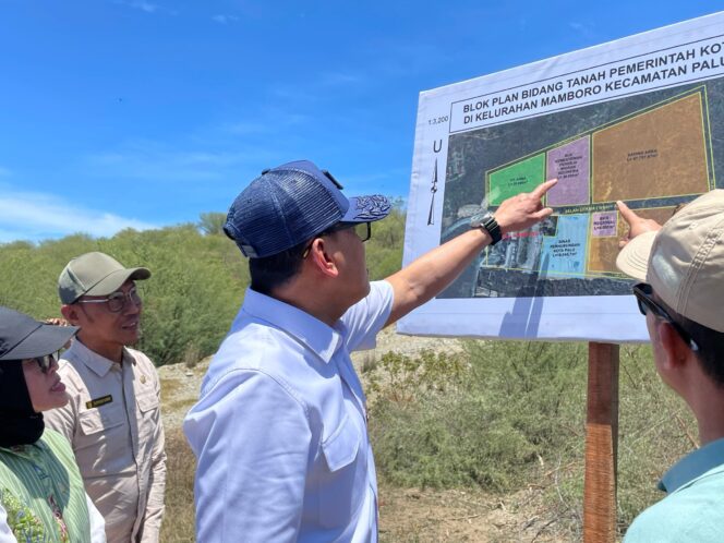 
					Peninjauan lokasi lahan pembangunan BLK di kawasan Mamboro Kota Palu.//FOTO:Ginda