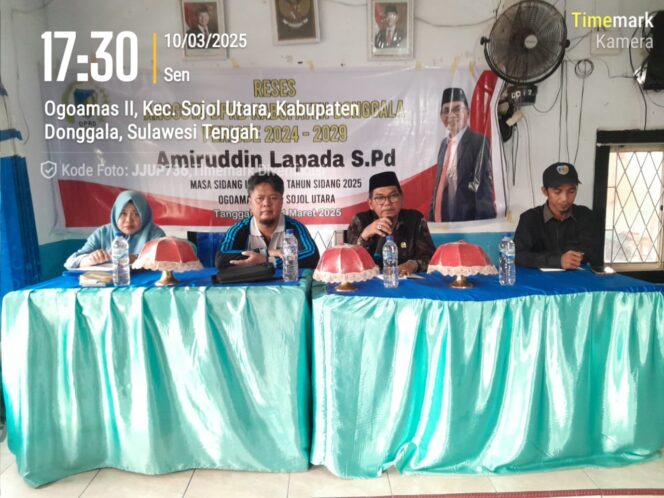 
					Anggota DPRD Kabupaten Donggala dari Fraksi PDI Perjuangan, Amiruddin Lapada, melaksanakan kegiatan reses di Desa Ogoamas 2 pada Minggu, (09/03/25). FOTO: TIM