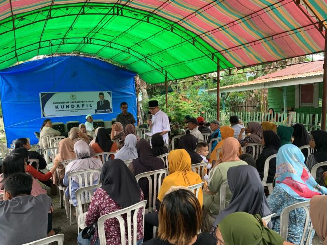 
					Wakil Ketua I DPRD Sulawesi Tengah, Aristan, melakukan kunjungan daerah pemilihan (dapil) di Kelurahan Layana, Kecamatan Mantikulore, pada Sabtu (08/03/25). FOTO: istimewa