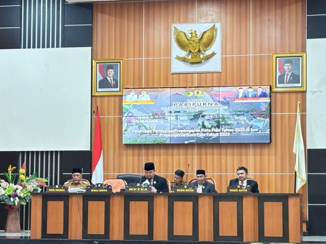 
					DPRD Kota Palu saat menggelar Rapat Paripurna Penetapan Propemperda 