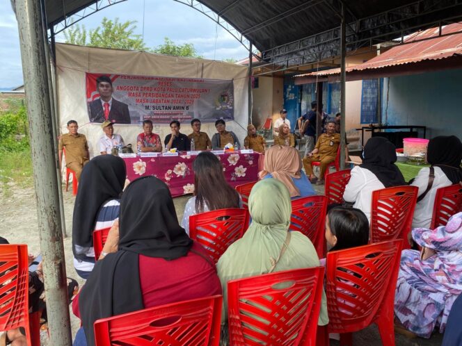 
					Saat Reses anggota DPRD Kota Palu, M Sultan Amin B di lorong masyita Kelurahan Lere pada Senin (21/04/25). FOTO: netiz.id