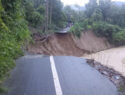 Akses Jalan di Desa Powelua Donggala Amblas Diterjang Derasnya Arus Sungai
