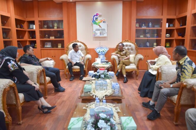 
					Saat Gubernur Sulteng, Anwat Hafid menerima kunjungan Pimpanan DPRD Morowali. FOTO: istimewa