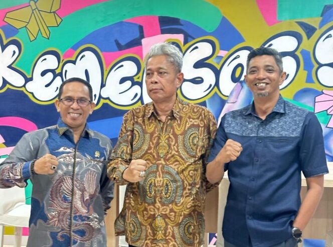 
					Ketua DPRD Donggala, Moh Taufik bersama dengan Anggota DPRD Provinsi Sulteng dan Wamensos RI, Agus Jabo Priyono. FOTO: istimewa