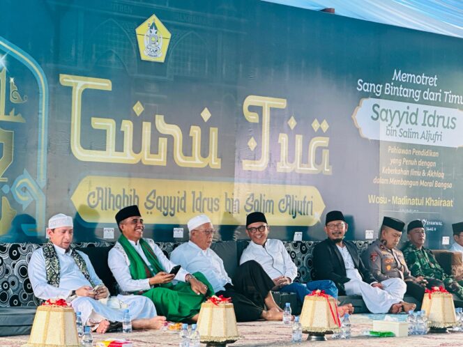 
					Wakil Ketua DPRD Sulawesi Tengah, Syarifudin Hafid hadir di Haul Guru Tua ke-57 berlangsung khidmat di pelataran Masjid Agung Morowali, Jumat malam (25/04/25). FOTO: istimewa