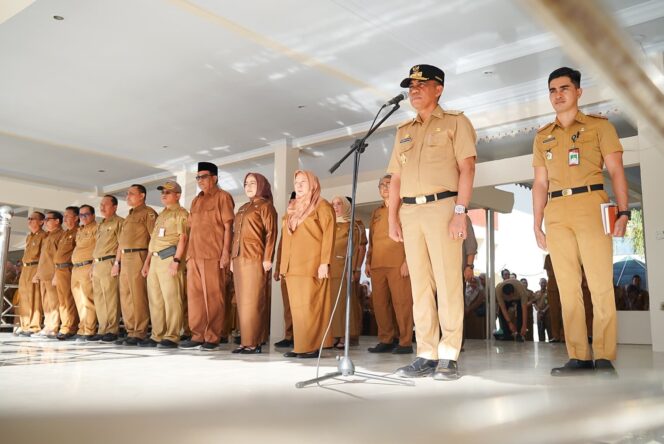 
					Saat Gubernur Sulteng, Anwar Hafid pimpin apel usai libur hari raya idul fitri. FOTO: istimewa