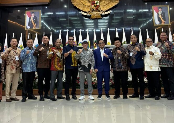 
					Saat Ketua DPRD Sulteng, Muhamad Arus Abdul Karim, hadiri munas ADPSI dan ASDEPSI di Jabar. FOTO: istimewa