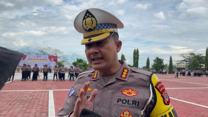 
					Direktur Lalu Lintas Polda Sulteng, Kombes Pol Atot Irawan, saat ditemui awak media pada Jumat (09/05/25). FOTO: istimewa