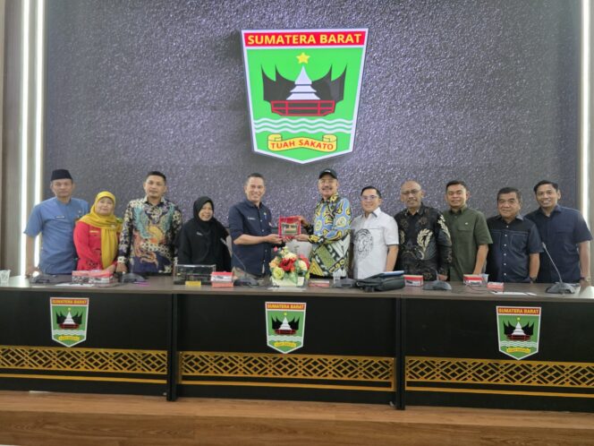 
					Komisi II DPRD Provinsi Sulawesi Tengah melakukan studi komparasi ke DPRD Sumatera Barat di Kota Padang. FOTO: istimewa