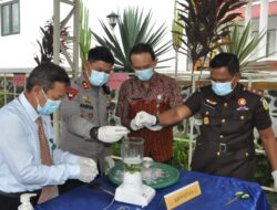 Kejari Donggala Musnahkan Ratusan Paket Sabu dan Barang Bukti Tindak Pidana Umum