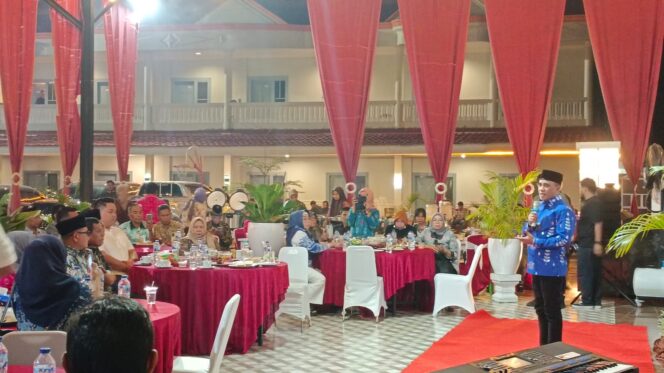 
					Gubernur Sulawesi Tengah, Dr. Anwar Hafid, memberikan sambutan dalam acara Gala Dinner MKKS SMA, SMK, dan SLB se-Kabupaten Buol di Hotel Surya Wisata, Kecamatan Biau, Rabu malam (28/05/25). FOTO: istimewa