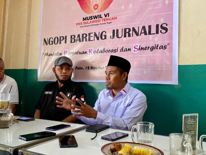 
					Sekretaris DPW PKS Sulawesi Tengah, Rizal Dg Sewang (kanan), berbicara dalam acara 