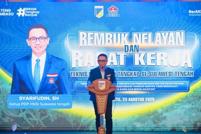 
					Syarifuddin Hafid, Ketua PDP HNSI Sulawesi Tengah, saat memberikan sambutan pada acara Rembuk Nelayan dan Rapat Kerja Teknis Perikanan Tangkap se-Sulawesi Tengah, Sabtu (23/08/25). FOTO: istimewa