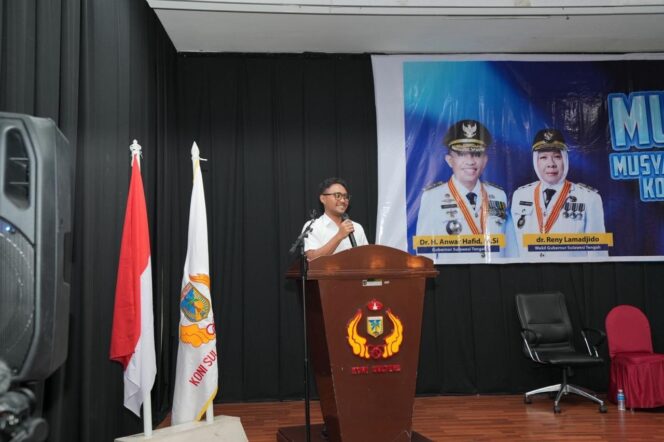 
					Muhammad Fathur Razaq menyampaikan sambutan usai terpilih secara aklamasi sebagai Ketua KONI Sulawesi Tengah periode 2025–2029 pada Musorprov XIV KONI Sulteng di Palu, Selasa (16/09/25). FOTO: istimewa