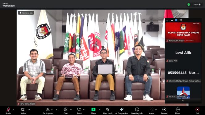 
					Anggota KPU Kota Palu saat mengikuti rapat kerja pemutakhiran data kepengurusan dan keanggotaan partai politik semester II tahun 2025 yang digelar secara daring melalui aplikasi Zoom Meeting, Rabu (05/09/25). FOTO: Tangkapan layar 