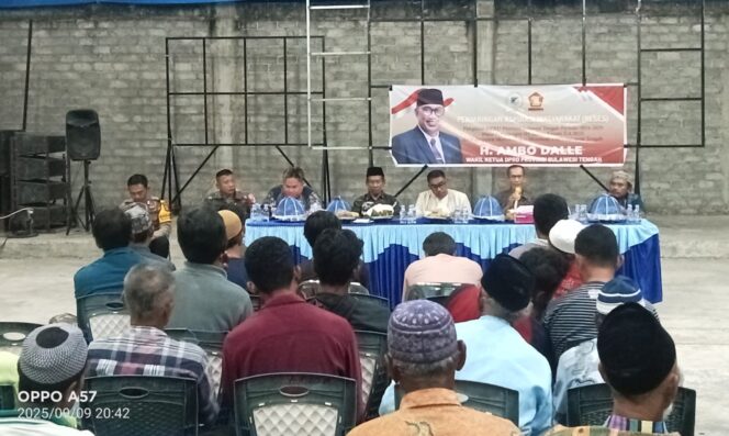 
					Wakil Ketua III DPRD Provinsi Sulawesi Tengah, H. Ambo Dalle, saat melaksanakan reses di Kabupaten Morowali, Rabu (10/09/25). FOTO: istimewa