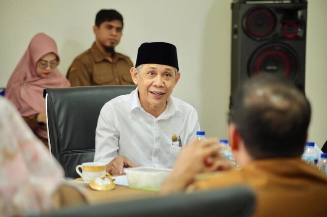 
					Wakil Ketua I DPRD Sulawesi Tengah, Aristan, memimpin rapat Bapemperda bersama Biro Hukum Pemda Sulteng di Gedung DPRD, Senin (22/09/25). FOTO: Humas DPRD Sulteng.