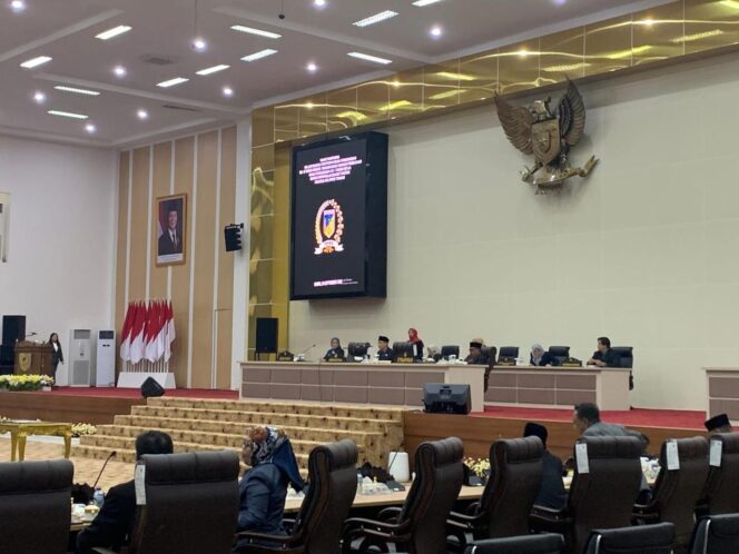 
					Suasana Rapat Paripurna DPRD Sulteng. FOTO: istimewa