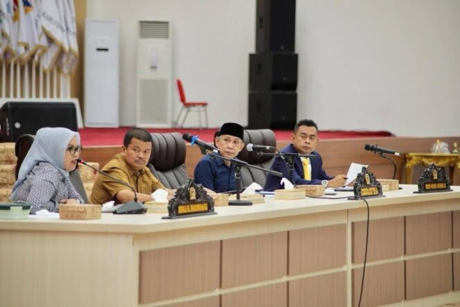 
					Rapat Dengar Pendapat (RDP) Komisi II, III DPRD Sulteng bersama Pemkab Parigi Moutong. FOTO: istimewa