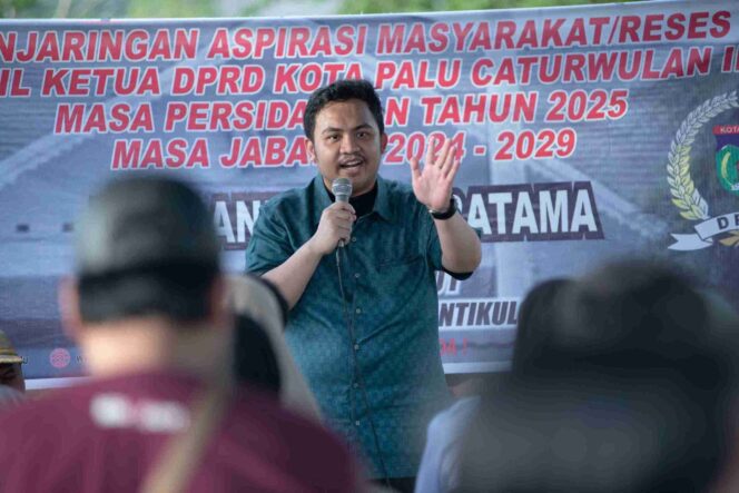 
					Wakil Ketua I DPRD Kota Palu, Moh. Anugrah Pratama, menyampaikan komitmennya menampung aspirasi warga saat reses di BTN Griya Tadulako, Kelurahan Tondo, Kecamatan Mantikulore, Senin (27/10/25). FOTO: netiz.id (akib)