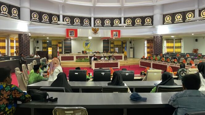 
					Saat DPRD Donggala rapat dengar pendapat (RDP) guru honorer madrasah swasta. FOTO: istimewa