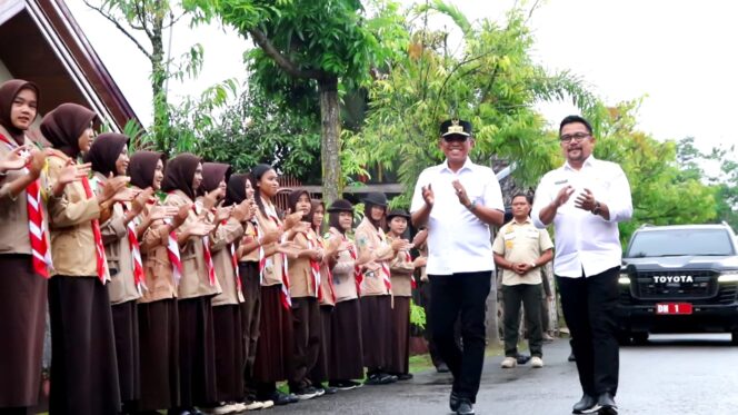 
					Saat Gubernur Sulawesi Tengah, Dr. H. Anwar Hafid, menghadiri rapat dengan jajaran Kwarcab Pramuka Toli-Toli, Jumat (03/10/25). FOTO: istimewa