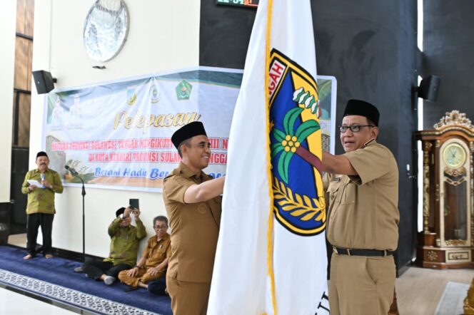 
					Gubernur Anwar Hafid melepas kafilah Sulawesi Tengah yang akan berlaga di STQH ke-28 tingkat nasional di Sulawesi Tenggara. FOTO: istimewa