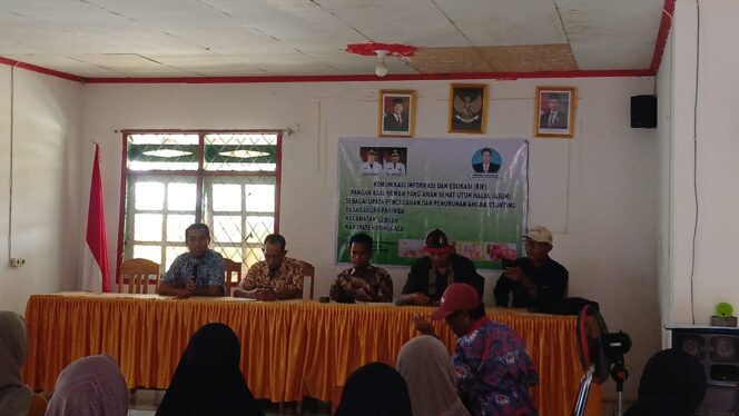 
					Kegiatan Komunikasi, Informasi, dan Edukasi (KIE) ini digelar di Kantor Desa Labuan Panimba, Kamis (09/10/25), dan melibatkan aparat desa serta warga setempat. FOTO: istimewa