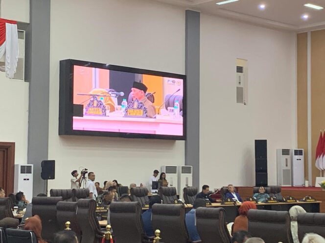 
					Rapat Paripurna DPRD Sulteng yang dipimpin langsung wakil ketua I, Aristan. FOTO: istimewa