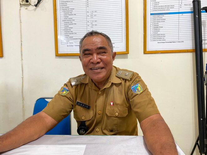 
					Kepala Desa Loli Tasiburi, Ludin. FOTO: istimewa