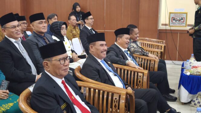 
					Wakil Bupati Donggala, Taufik M. Burhan (tengah), menghadiri pengukuhan Kepala Perwakilan BPKP Provinsi Sulawesi Tengah di Gedung Polibu, Kantor Gubernur Sulteng, Selasa (14/10/25). FOTO: agung