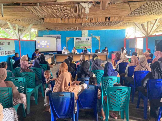 
					Suasana kegiatan Sosialisasi Komunikasi, Informasi, dan Edukasi (KIE) tentang Pangan Asal Hewan yang ASUH (Aman, Sehat, Utuh, dan Halal) di Balai Desa Toaya, Kecamatan Sindue, Kabupaten Donggala, Jumat (17/10/25). FOTO: istimewa