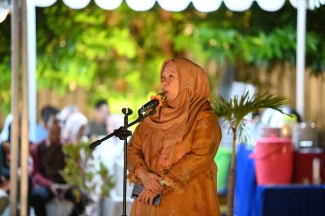 
					Wakil Gubernur Sulawesi Tengah, dr. Reny A. Lamadjido, saat menyampaikan sambutan pada acara ramah tamah bersama peserta Labkesmas Expo Regional 8 di Rumah Jabatan Wakil Gubernur, Rabu malam (29/10/25). FOTO: istimewa