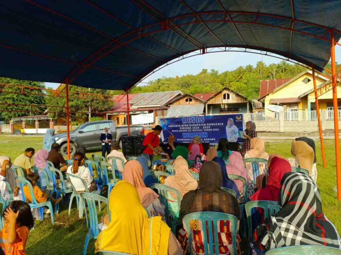 
					Anggota DPRD Kabupaten Donggala, Hermin, melaksanakan kegiatan reses di Kelurahan Ganti, Kecamatan Banawa, pada Sabtu (11/10/25). FOTO: Putra