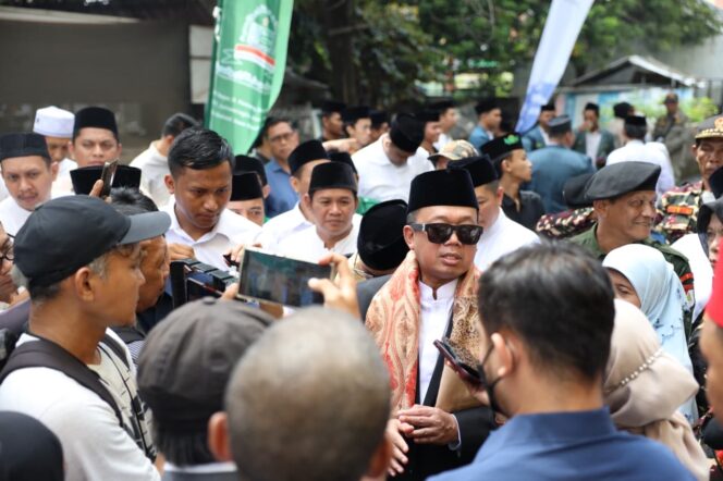 
					Menteri Agraria dan Tata Ruang/Kepala Badan Pertanahan Nasional (ATR/BPN) Nusron Wahid berbincang dengan awak media usai menghadiri Upacara Peringatan Hari Santri Nasional 2025 di Pondok Pesantren Mahasina Darul Qur’an wal Hadits, Kota Bekasi, Rabu (22/10/25). FOTO: istimewa