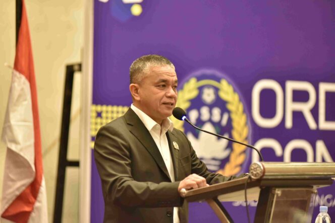 
					Ketua Asprov PSSI Sulawesi Tengah, Hadianto Rasyid, menyampaikan sambutan pada pembukaan Kongres Biasa PSSI Sulteng di Hotel Santika Palu, Sabtu (29/11/25). FOTO: netiz.id (akib)