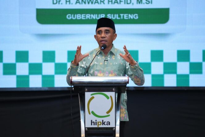 
					Gubernur Sulawesi Tengah, Dr. H. Anwar Hafid, saat menyampaikan sambutan pada pembukaan Musyawarah Wilayah (Muswil) Himpunan Pengusaha KAHMI (HIPKA) Sulawesi Tengah Tahun 2025 di Hotel Santika Palu, Sabtu (01/11/25). FOTO: istimewa