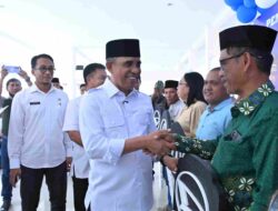 Wujud Program BERANI Sehat, Gubernur Anwar Hafid Distribusikan 19 Ambulans Bantuan Keagamaan