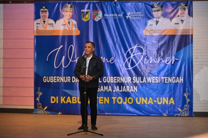 
					Gubernur Sulawesi Tengah Anwar Hafid memberikan sambutan pada acara gala dinner bersama jajaran Pemerintah Kabupaten Tojo Una-Una di Hotel Lawaka, Ampana, Kamis malam (13/11/25). FOTO: istimewa