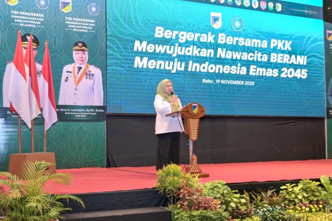
					Wakil Gubernur Sulawesi Tengah Reny A. Lamadjido saat menyampaikan sambutan sekaligus membuka secara resmi Rakerda PKK Provinsi Sulawesi Tengah Tahun 2025 di Hotel Santika, Rabu (19/11/25). FOTO: istimewa