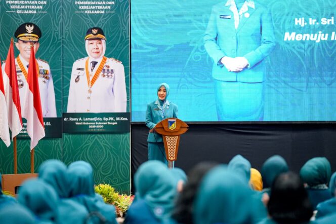 
					Ketua TP-PKK Provinsi Sulawesi Tengah, Hj. Ir. Sry Nirwanti Bahasoan, memimpin jalannya Rakerda TP-PKK Sulteng Tahun 2025 yang dihadiri para pengurus dan kader dari seluruh kabupaten/kota. FOTO: istimewa