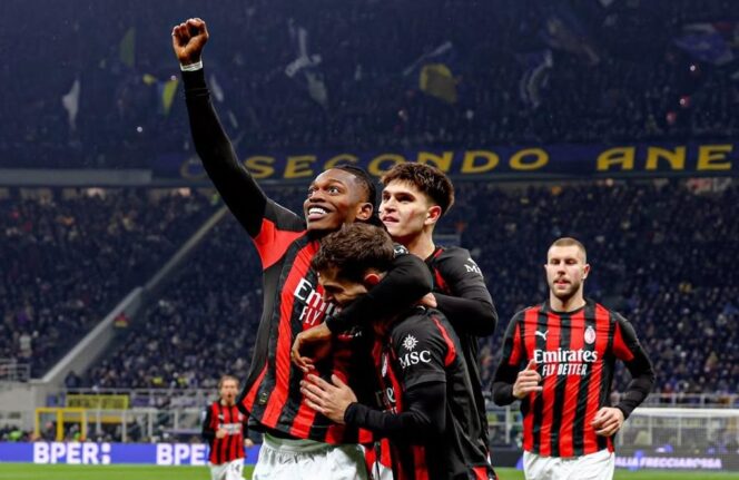 
					Para pemain AC Milan merayakan gol di Derby della Madonnina, menunjukkan euforia setelah berhasil unggul atas Inter dalam laga pekan ke-12 Serie A musim 2025–2026 di San Siro. FOTO: (IG) AC Milan 