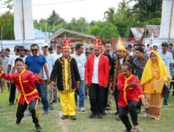 Disambut Adat Cakalele, Ketua KONI Sulteng Buka KONI Sulteng Cup 2025 di Tomini