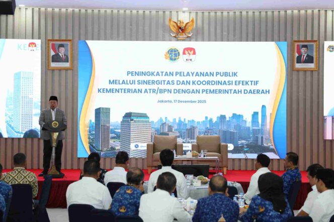 
					Menteri Agraria dan Tata Ruang/Kepala BPN Nusron Wahid menyampaikan sambutan saat membuka Sosialisasi Peningkatan Pelayanan Publik melalui Sinergitas dan Koordinasi Efektif antara Kementerian ATR/BPN dan Pemerintah Daerah bersama Komisi Pemberantasan Korupsi (KPK) di Aula Prona Kementerian ATR/BPN, Jakarta, Rabu (17/12/25). FOTO: istimewa